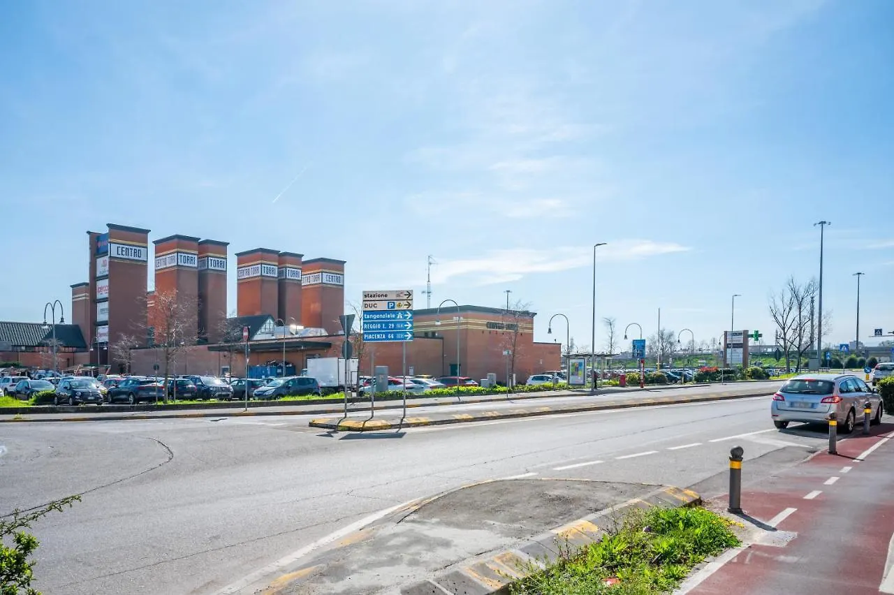 Parma Centro Torri Huge Apartment X6 Italy